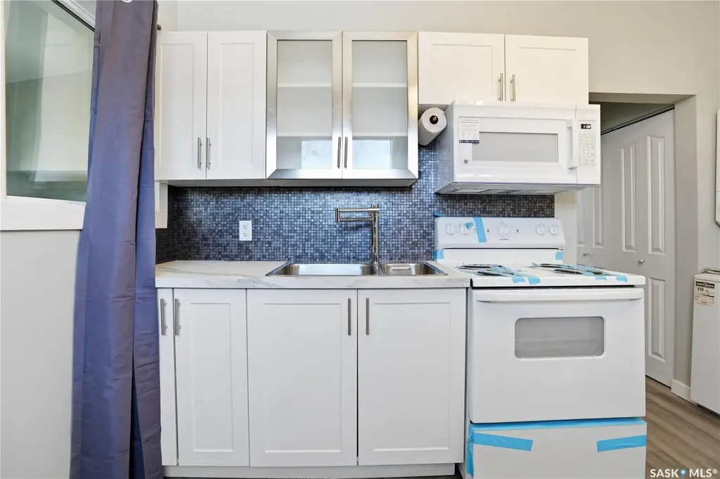 726 Cameron Street Regina SK S4T 2S1