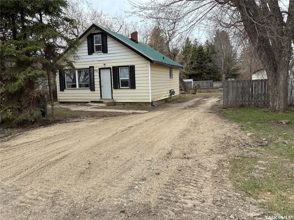 407 3rd Street E Meadow Lake SK S9X 1H7