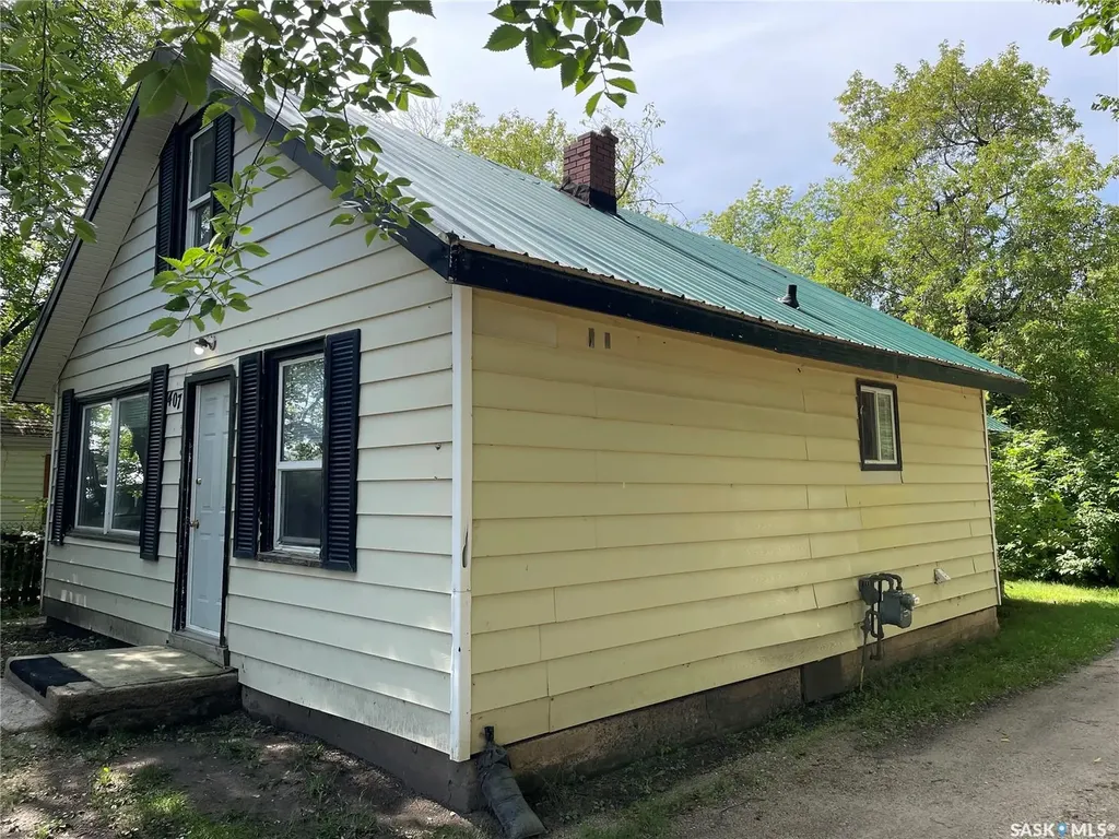 407 3rd Street E Meadow Lake SK S9X 1H7