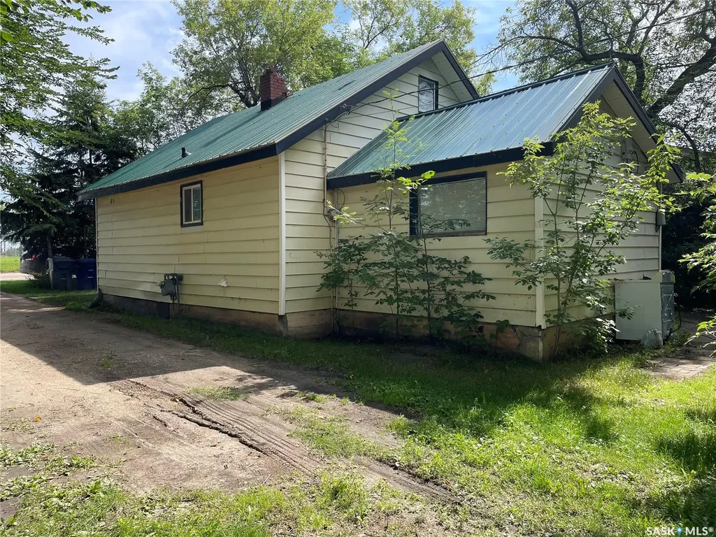 407 3rd Street E Meadow Lake SK S9X 1H7
