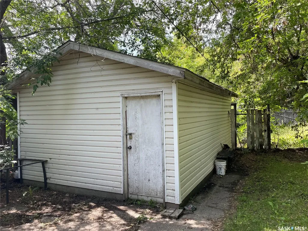 407 3rd Street E Meadow Lake SK S9X 1H7