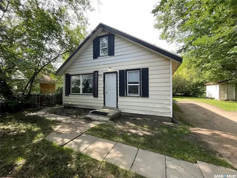 407 3RD Street E Meadow Lake SK S9X 1H7