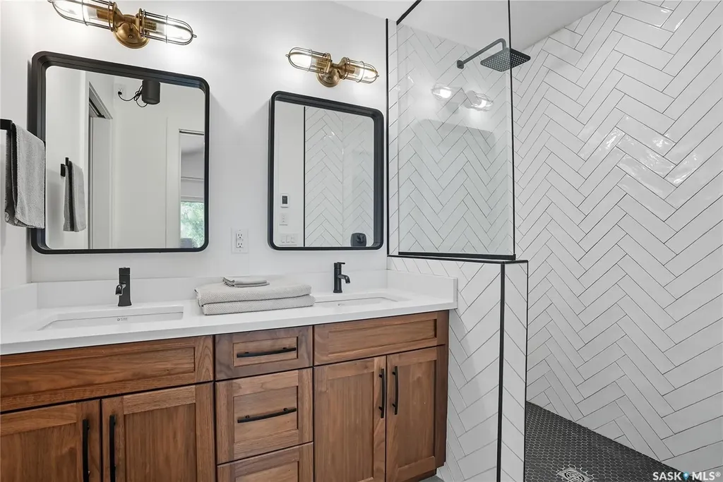1172A Spadina Crescent E Saskatoon SK S7K 3H8