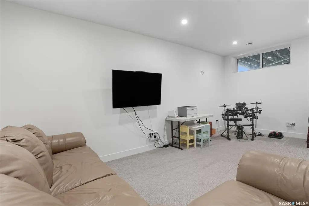 1172A Spadina Crescent E Saskatoon SK S7K 3H8