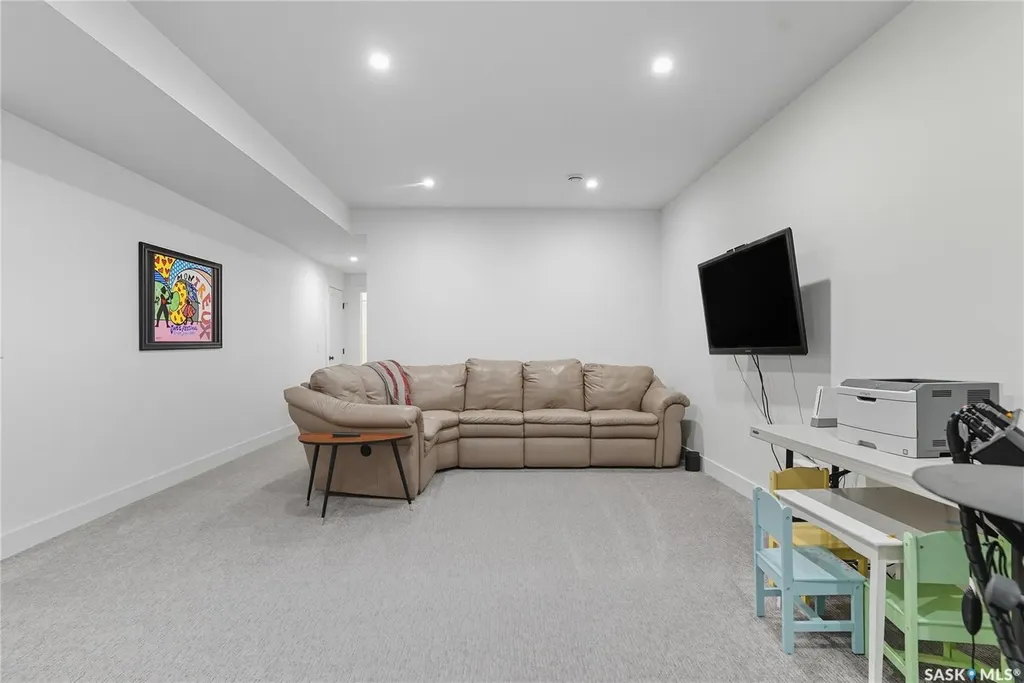 1172A Spadina Crescent E Saskatoon SK S7K 3H8