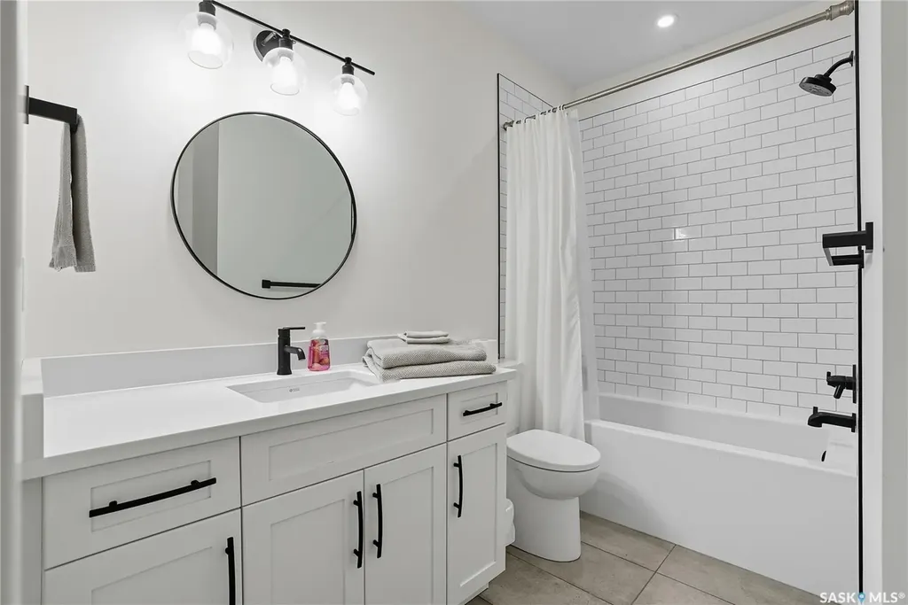 1172A Spadina Crescent E Saskatoon SK S7K 3H8