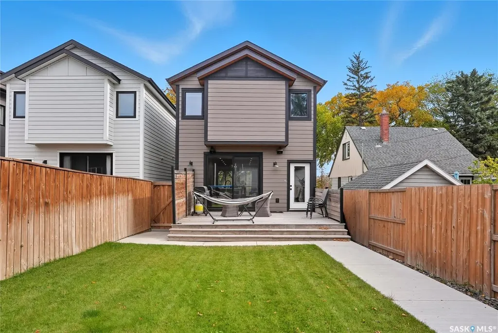 1172A Spadina Crescent E Saskatoon SK S7K 3H8