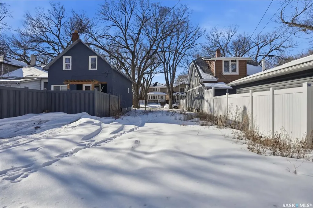 2305 Quebec Street Regina SK S4P 1K5