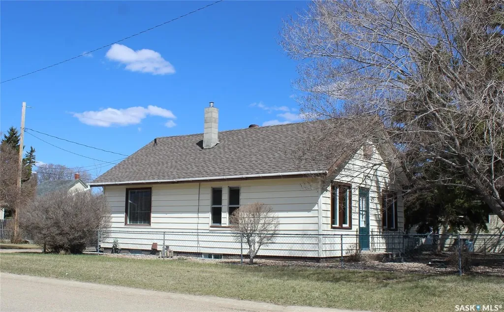 415 2 Street E Wilkie SK S0K 4W0