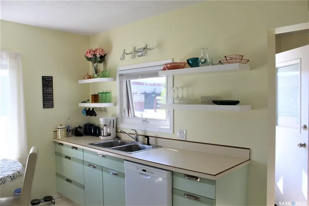 415 2 Street E Wilkie SK S0K 4W0