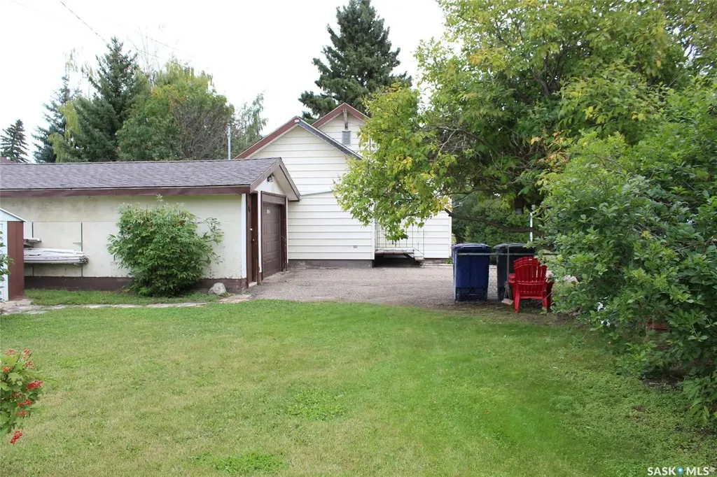 415 2 Street E Wilkie SK S0K 4W0