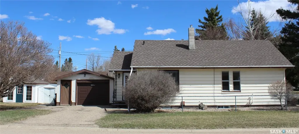 415 2 Street E Wilkie SK S0K 4W0