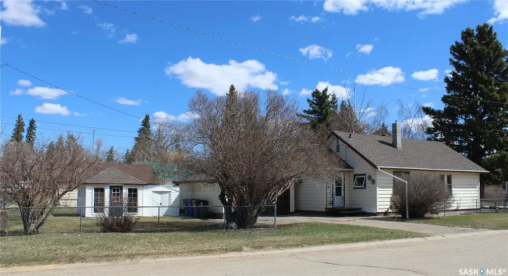 415 2 Street E Wilkie SK S0K 4W0