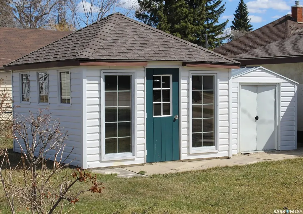 415 2 Street E Wilkie SK S0K 4W0