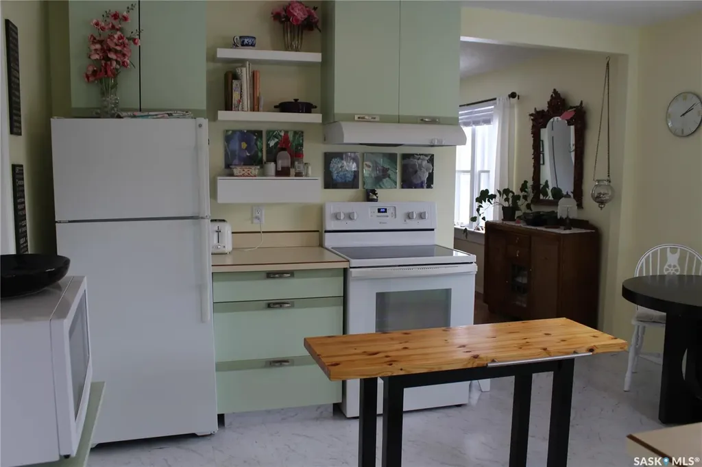 415 2 Street E Wilkie SK S0K 4W0