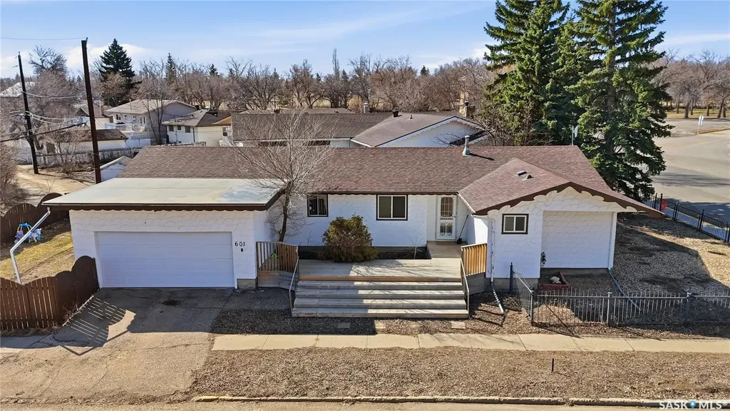601 Centre Street Assiniboia SK S0H 0B0
