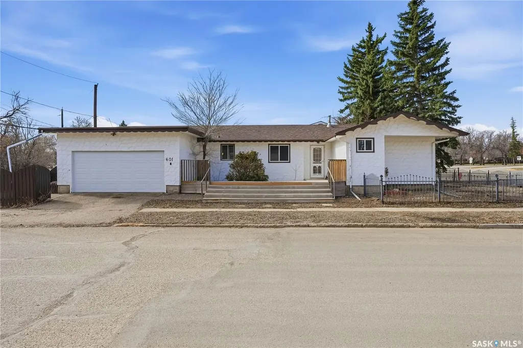 601 Centre Street Assiniboia SK S0H 0B0