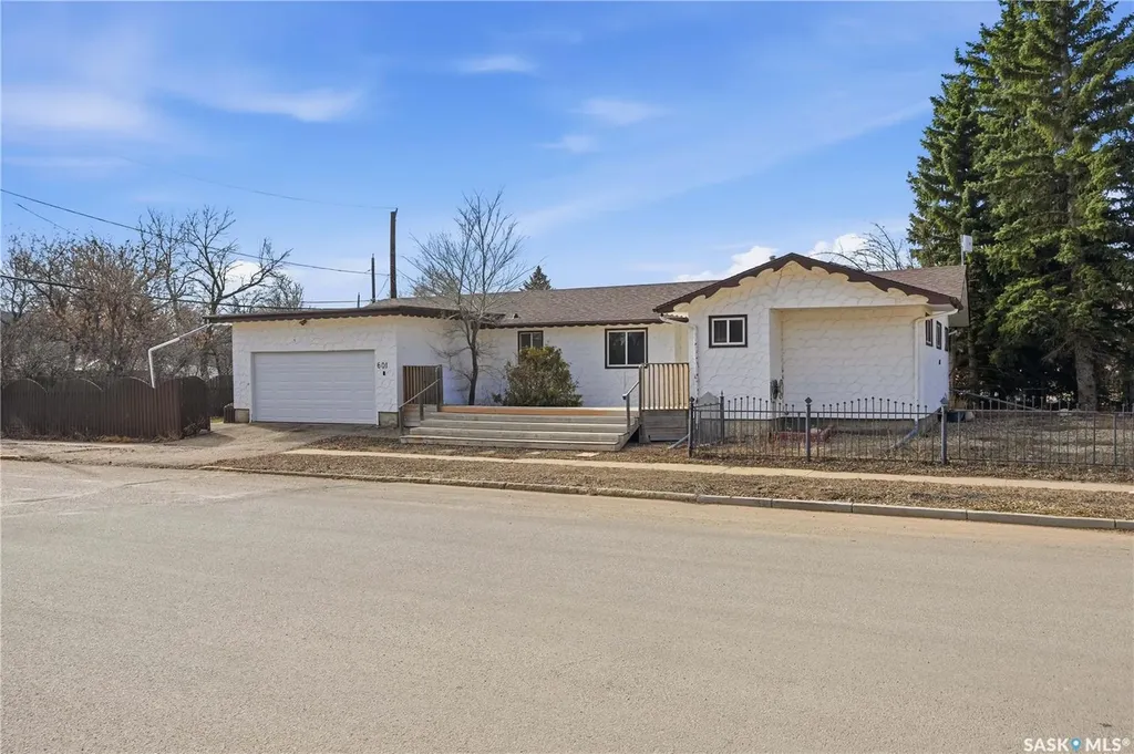 601 Centre Street Assiniboia SK S0H 0B0