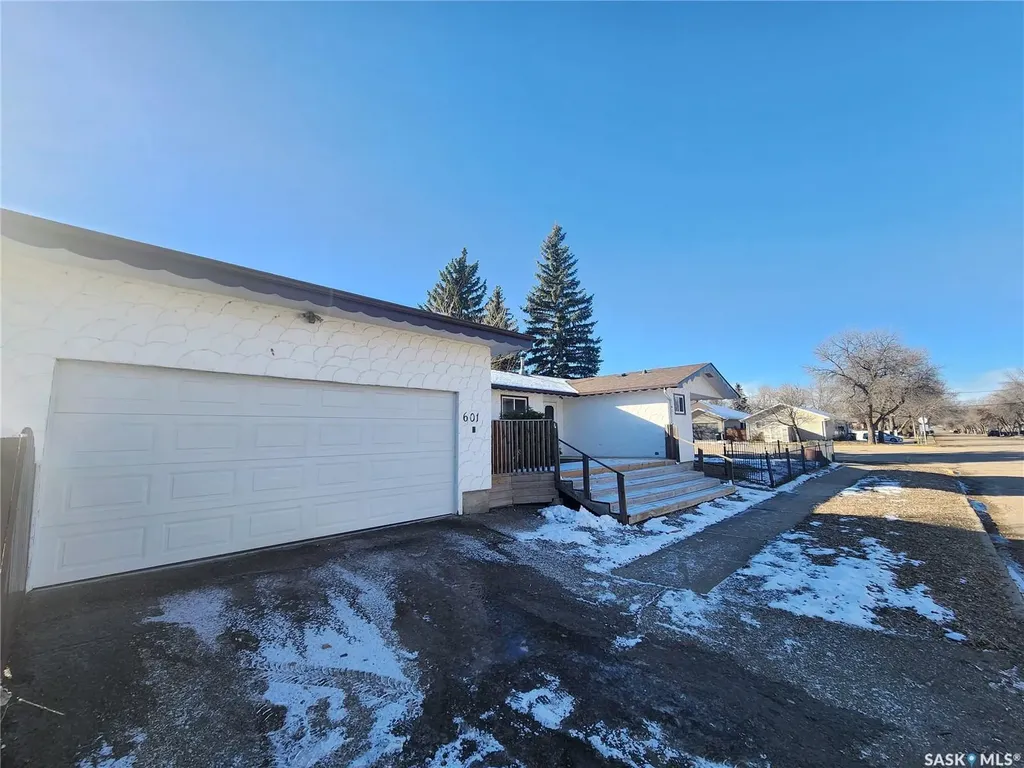 601 Centre Street Assiniboia SK S0H 0B0