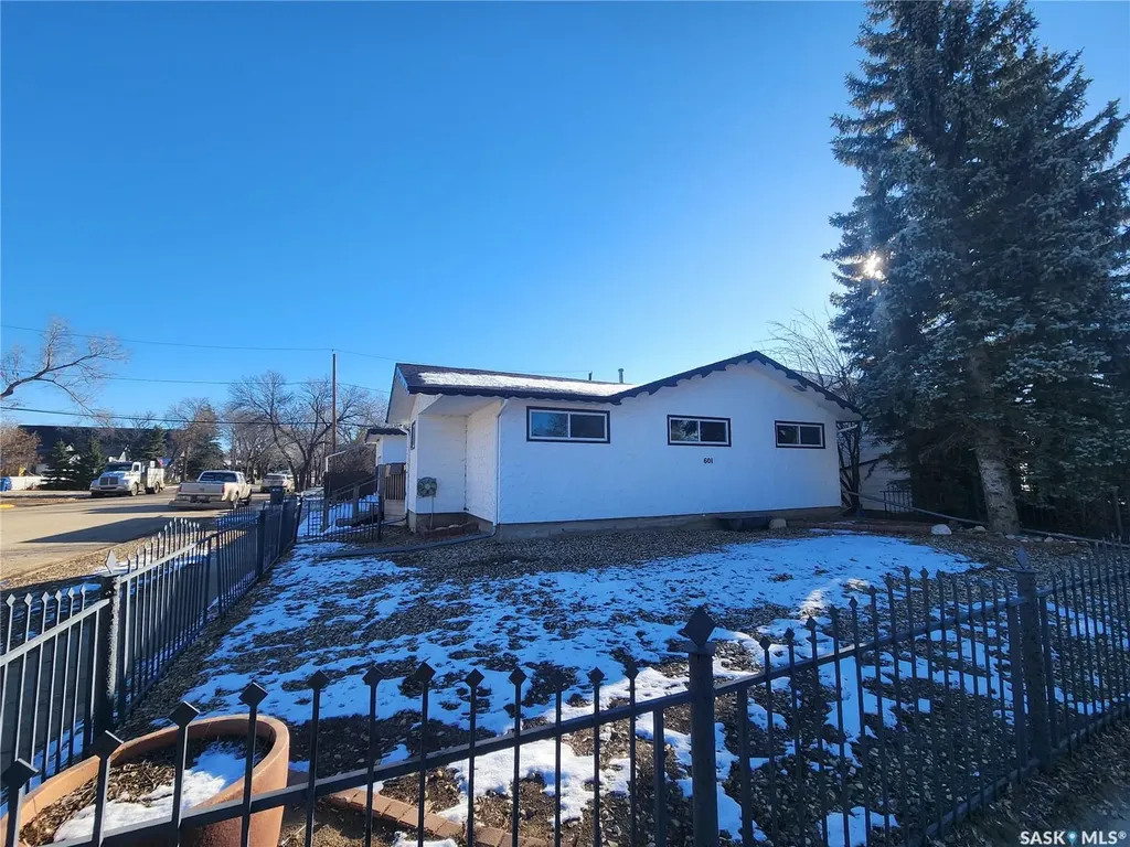 601 Centre Street Assiniboia SK S0H 0B0