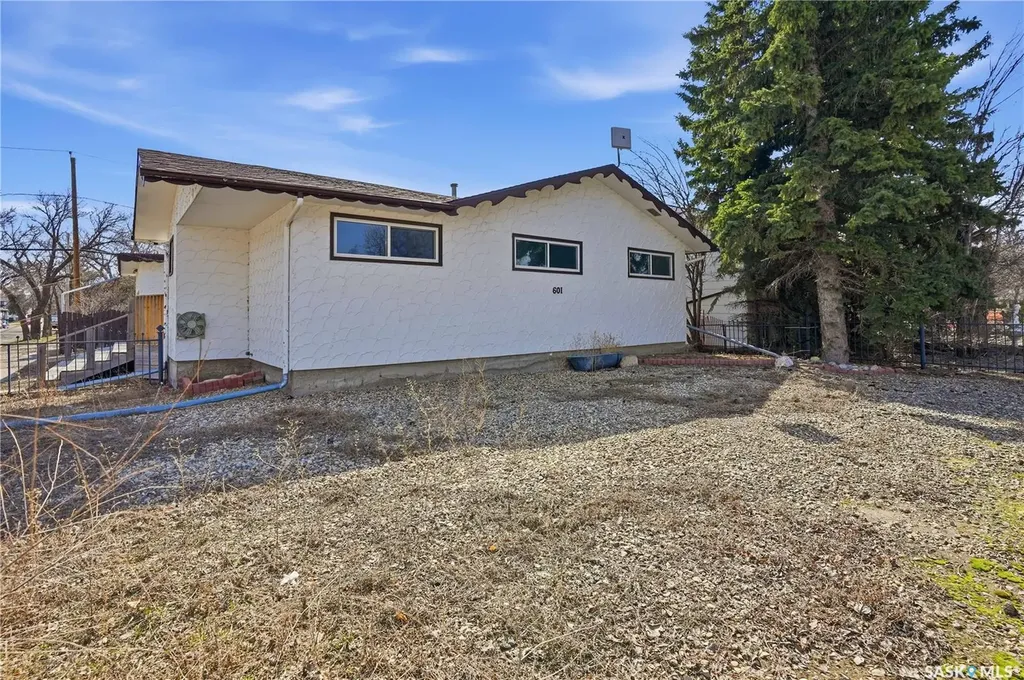 601 Centre Street Assiniboia SK S0H 0B0