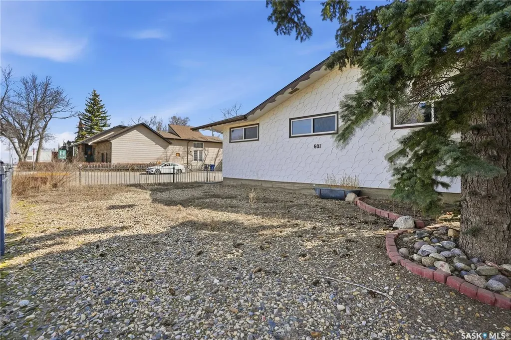 601 Centre Street Assiniboia SK S0H 0B0