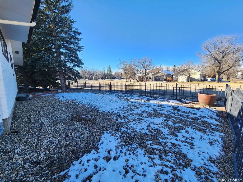 601 Centre Street Assiniboia SK S0H 0B0