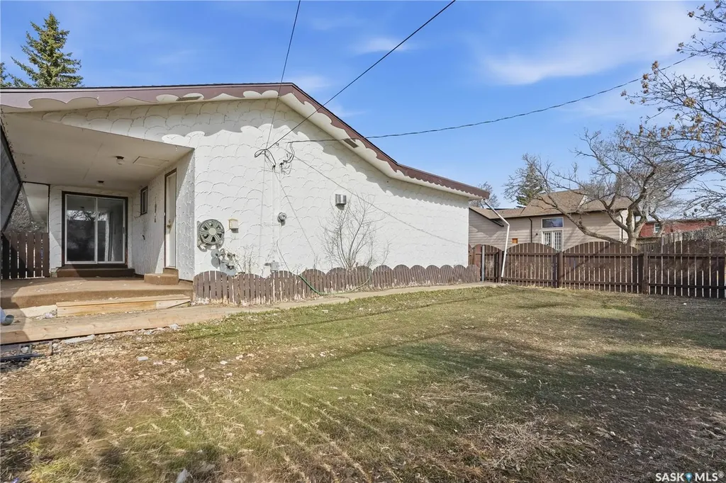 601 Centre Street Assiniboia SK S0H 0B0