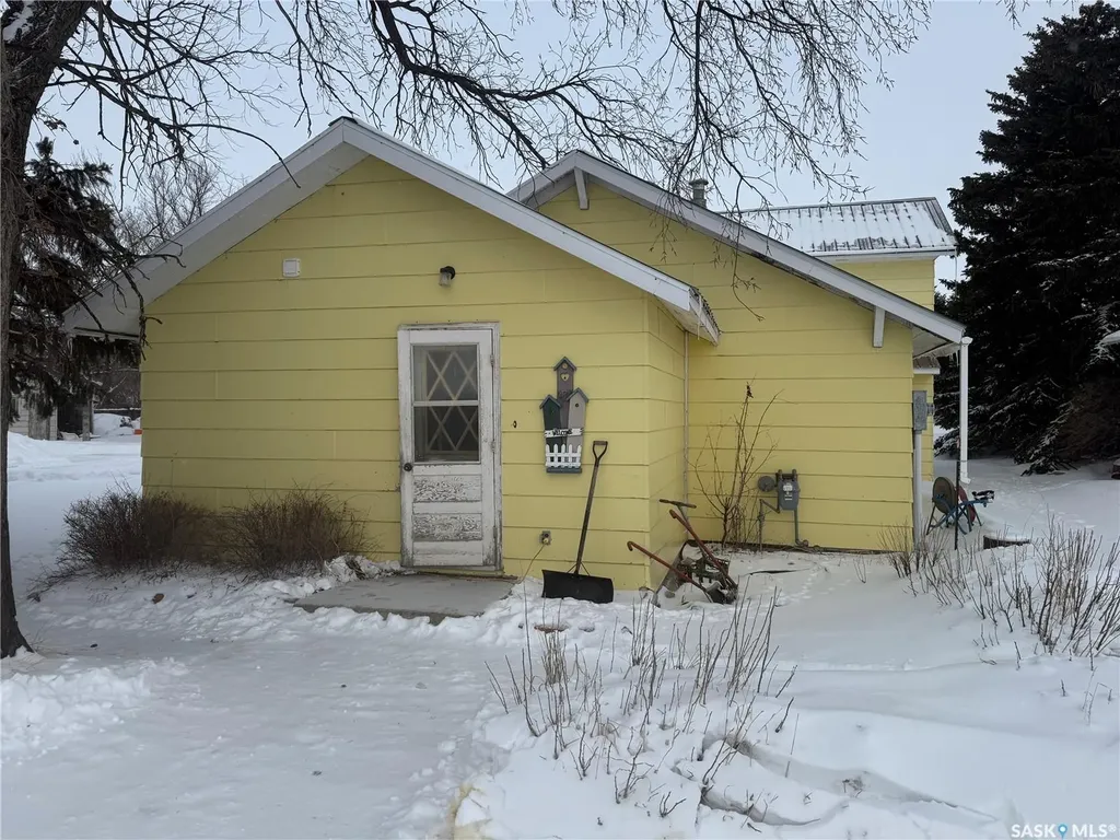 . Railway Avenue Gladmar SK S0C 1A0