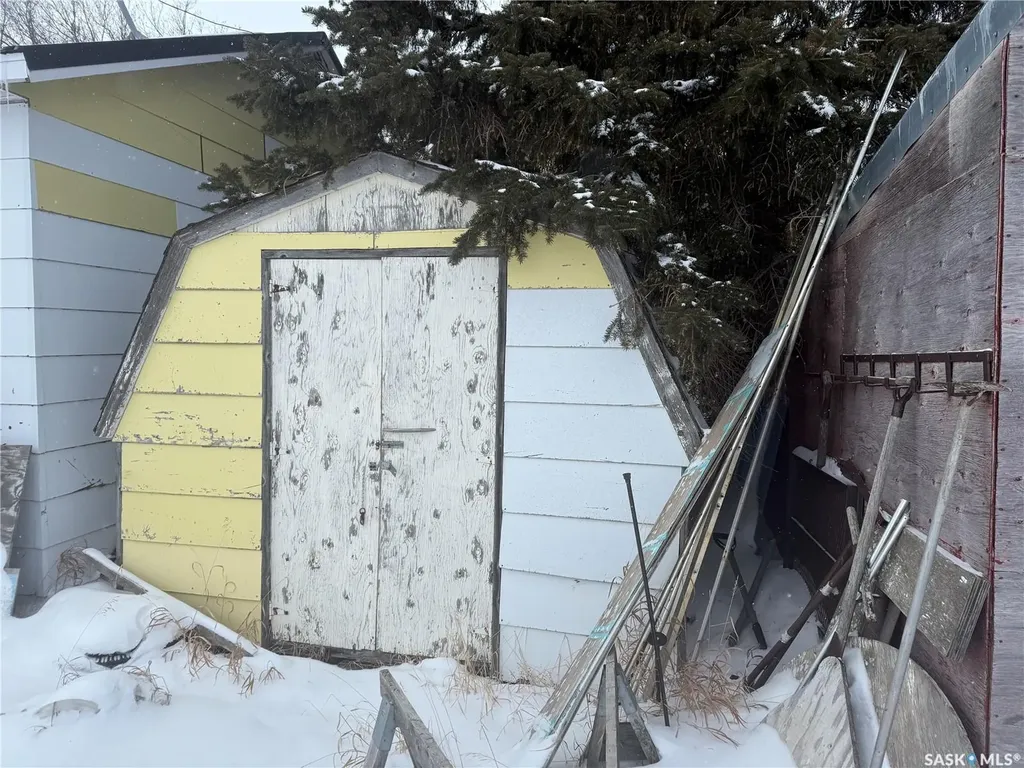 . Railway Avenue Gladmar SK S0C 1A0