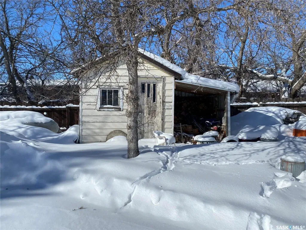 . Railway Avenue Gladmar SK S0C 1A0