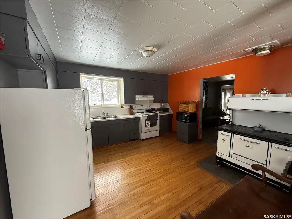 . Railway Avenue Gladmar SK S0C 1A0