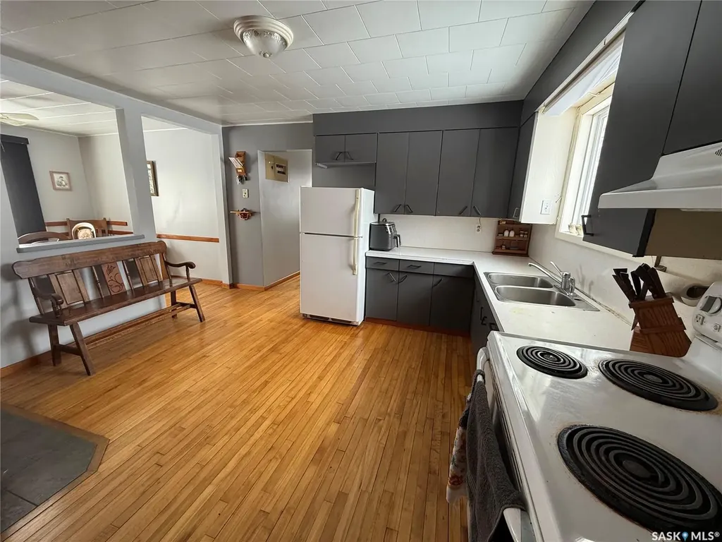 . Railway Avenue Gladmar SK S0C 1A0