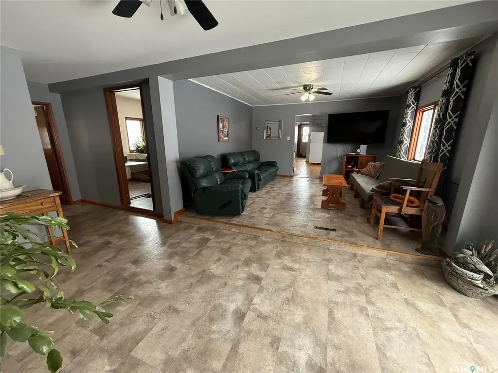 . Railway Avenue Gladmar SK S0C 1A0