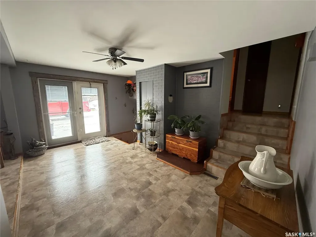 . Railway Avenue Gladmar SK S0C 1A0