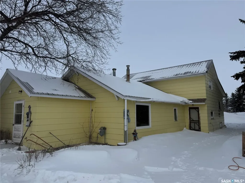 . Railway Avenue Gladmar SK S0C 1A0