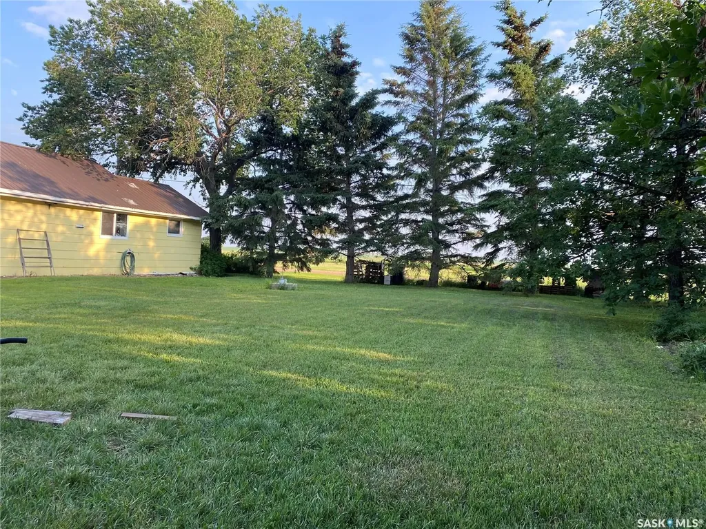 . Railway Avenue Gladmar SK S0C 1A0