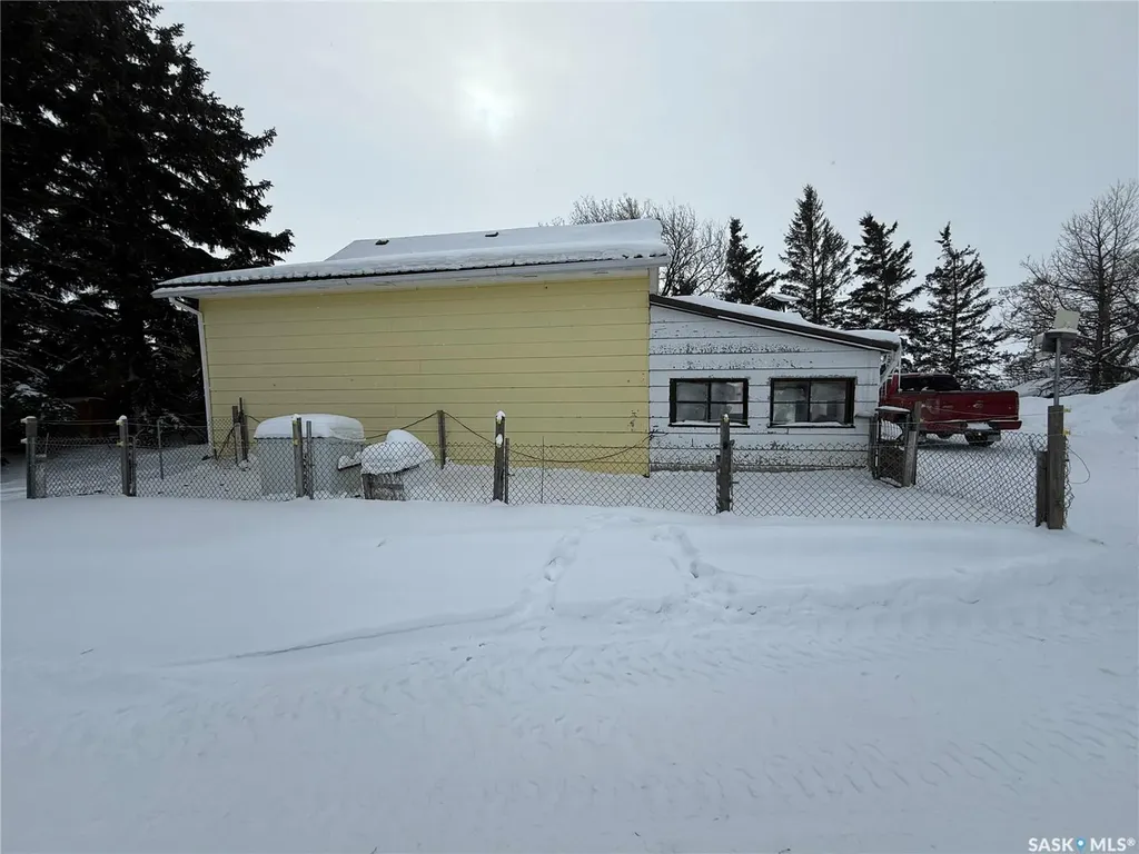 . Railway Avenue Gladmar SK S0C 1A0