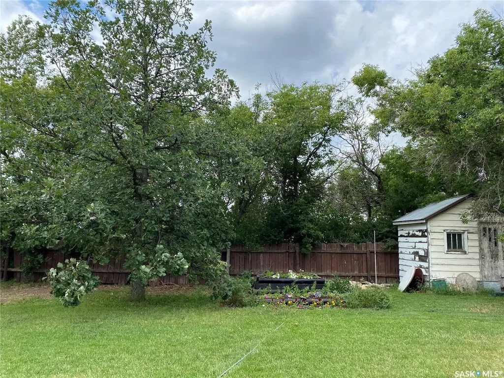 . Railway Avenue Gladmar SK S0C 1A0