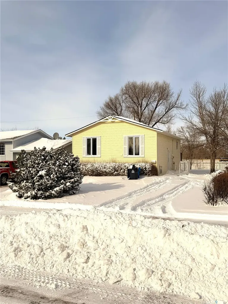 1005 Isabelle Street Estevan SK S4A 1R1