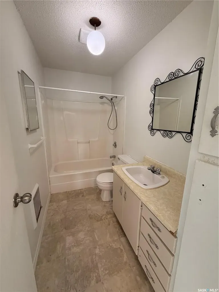 1005 Isabelle Street Estevan SK S4A 1R1