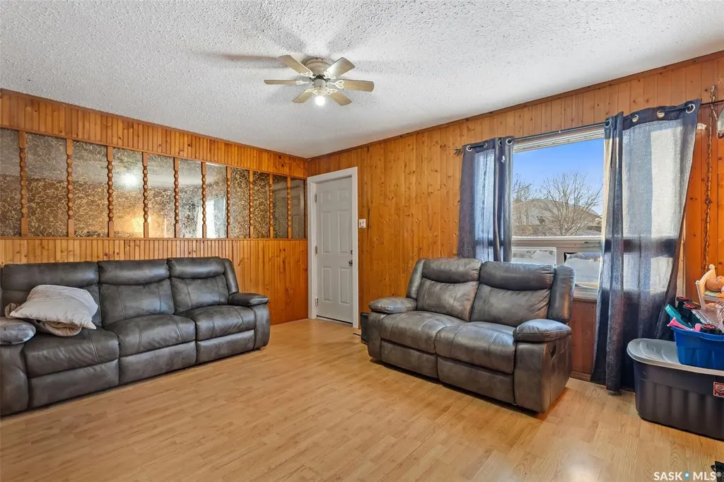 806 12th Street W Prince Albert SK S6V 3C5