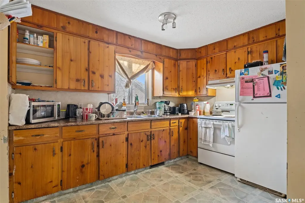 806 12th Street W Prince Albert SK S6V 3C5