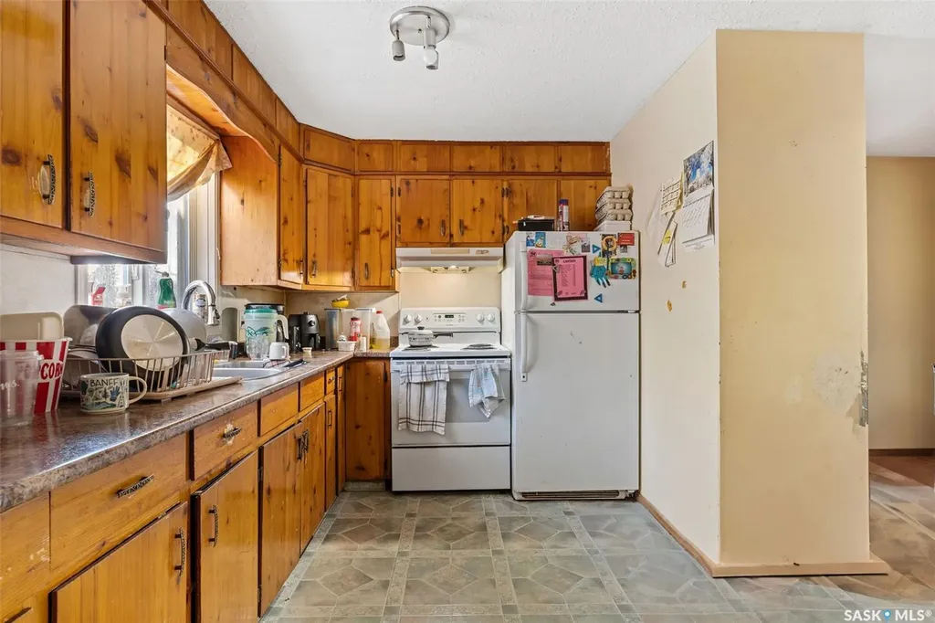 806 12th Street W Prince Albert SK S6V 3C5