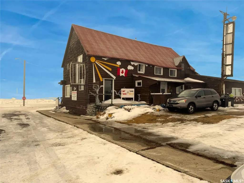 318 3rd Street Bladworth SK S0G 0J0