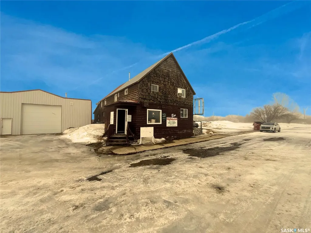 318 3rd Street Bladworth SK S0G 0J0