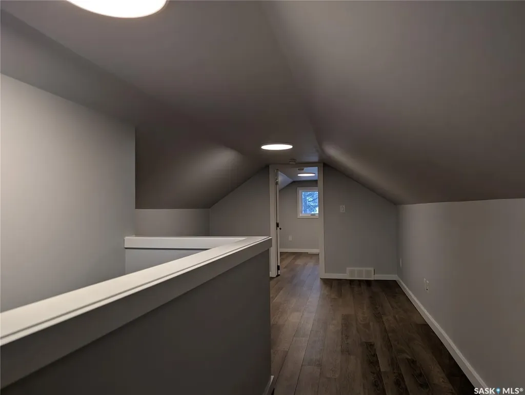 102 32nd Street W Saskatoon SK S7L 0S1