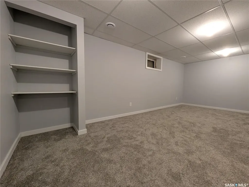 102 32nd Street W Saskatoon SK S7L 0S1