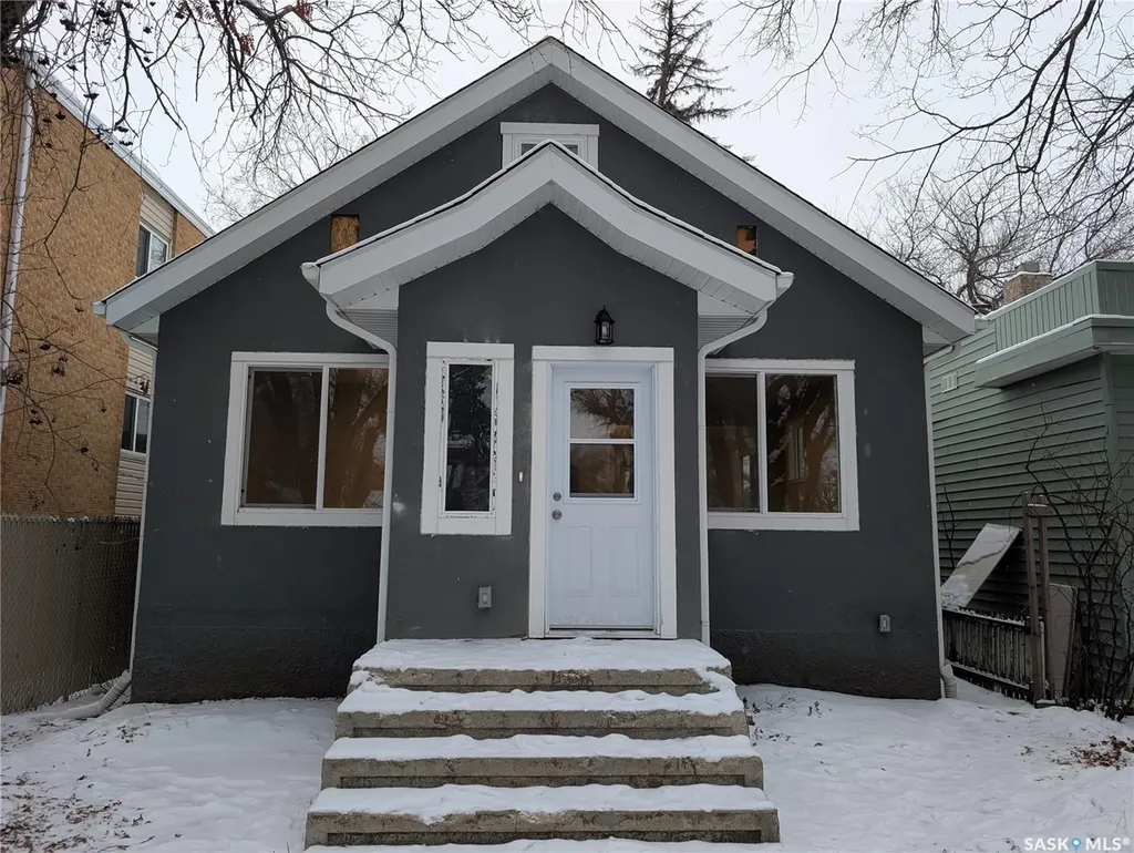 102 32nd Street W Saskatoon SK S7L 0S1