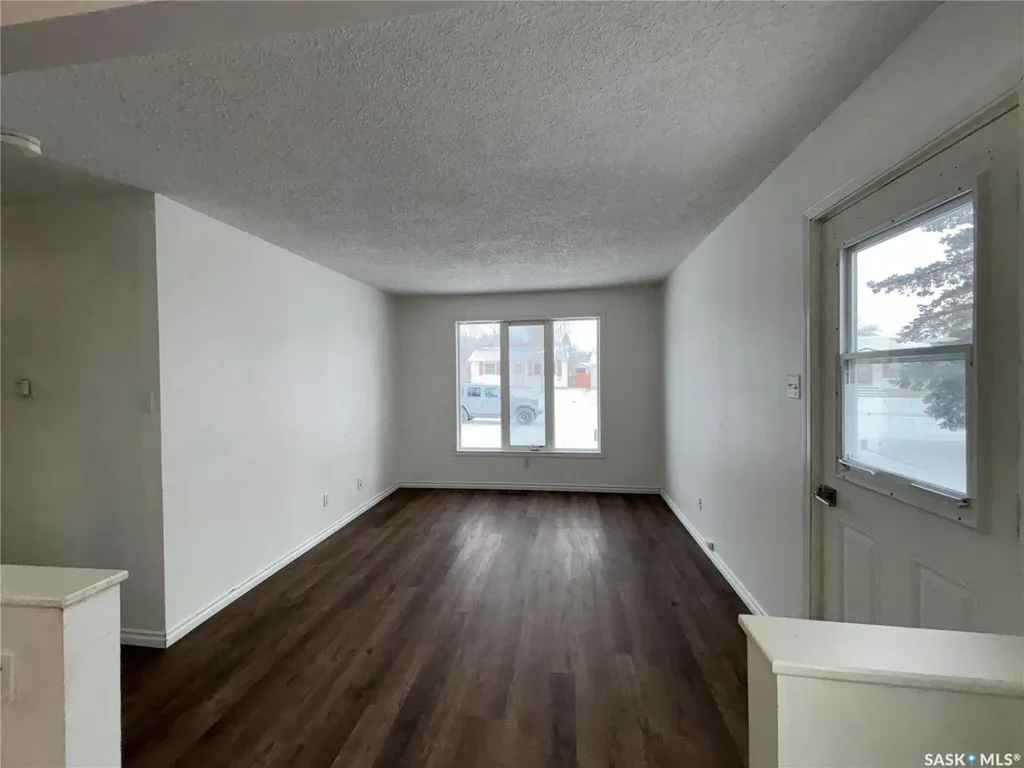 11 6th Street Crescent W Kindersley SK S0L 1S0